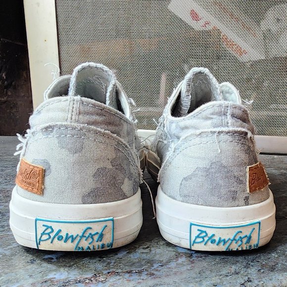 Blowfish Malibu Gray Camo Slip-On Canvas Sneakers Size 6 - Picture 10 of 16